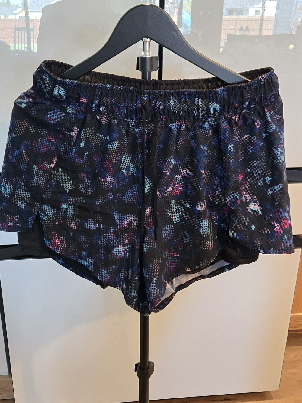 Avia Women's Abstract Athletic Lined Shorts in Black & Blue Size Large